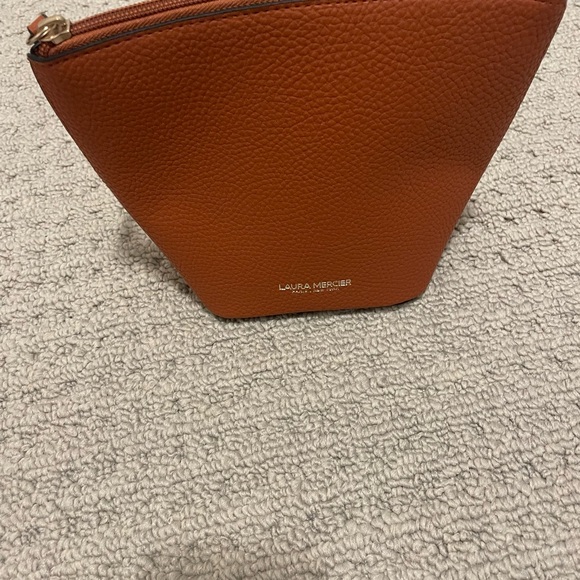 Laura Mercier bag with 3 deluxe samples - Picture 2 of 2